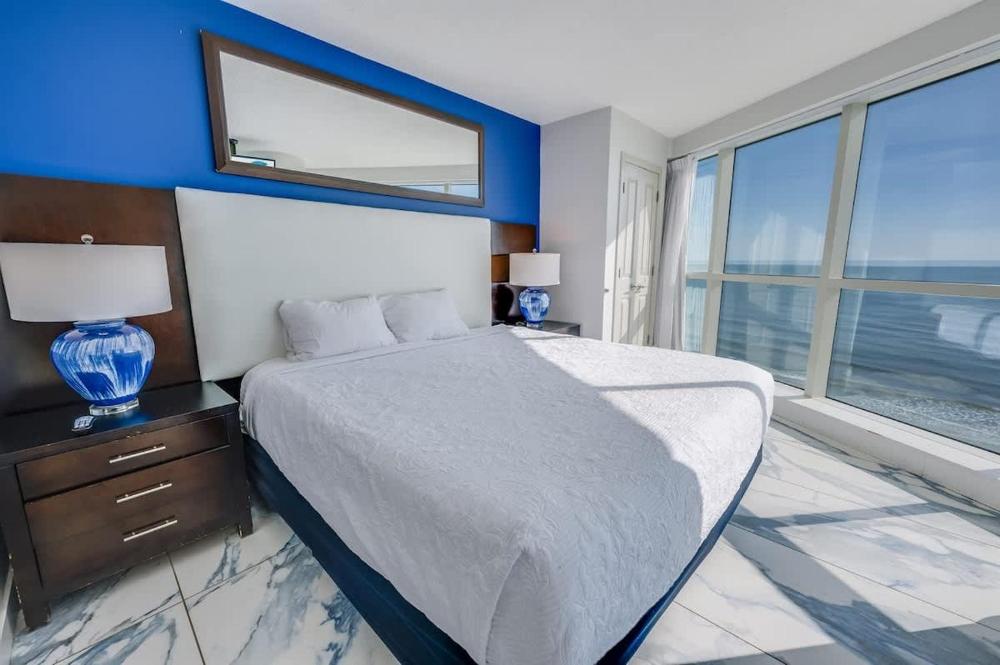 Amazing Oceanfront 2BR condo with pools and views